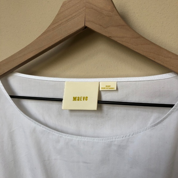 Maeve | Eyelet Sleeve Crop Top - Picture 4 of 8